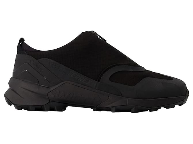 Y3 Y-3 Swift R3 Low Gtx Sneakers in Black Fabric  ref.671651