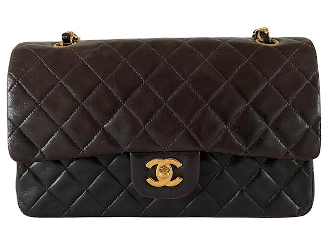 Chanel classique rabat doublé en cuir d'agneau moyen matériel doré intemporel vintage noir  ref.673711
