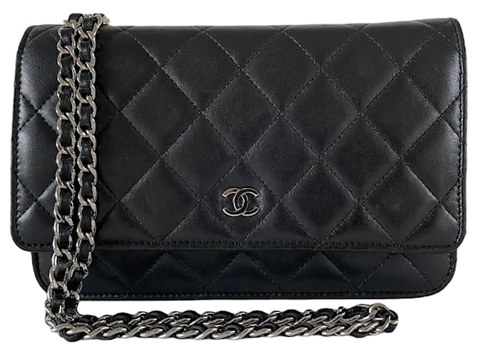 Chanel Wallet on Chain (WOC) shoulder bag in black quilted patent leather,  SHW