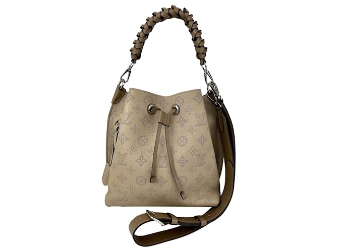 Bucket Borsa a mano Louis Vuitton Muria Mahina Pelle di vitello traforata Borsa a secchiello Galet Grey in pelle usata Grigio  ref.674109