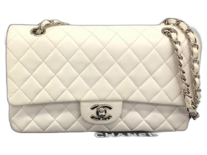 Classique Chanel à double rabat Cuir d'agneau Blanc Bijouterie argentée  ref.675256