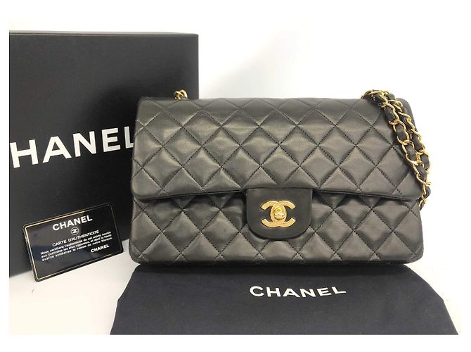 Timeless Borsa Chanel Lined Flap Nera in Pelle d'Agnello con Hardware Oro Nero Gold hardware