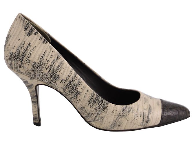 Bomba de dois tons Tory Burch com design de pele de cobra em couro bege