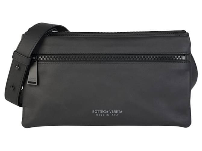 Bandolera tipo mensajero fluida de Bottega Veneta Negro Cuero  ref.682206