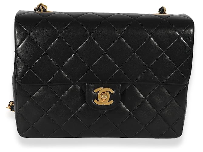 Timeless Minibolso clásico con solapa de piel de cordero acolchada negra Vintage de Chanel Negro Cuero  ref.683026