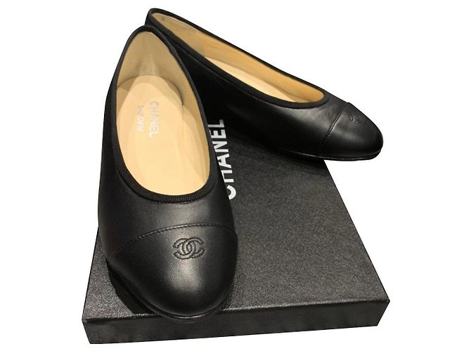 Chanel Ballet flats Black