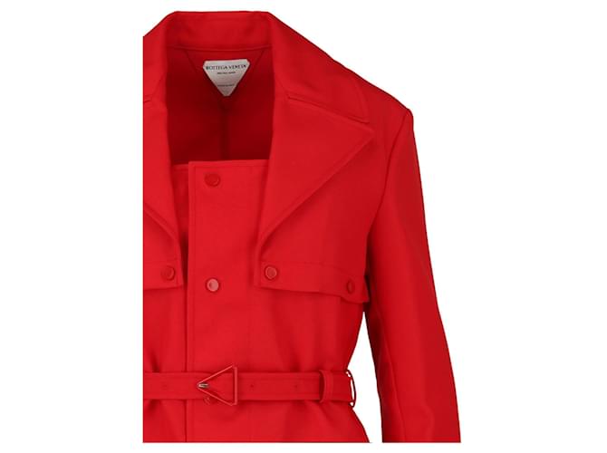 Chaqueta de sarga con cinturón de Bottega Veneta Roja Poliéster  ref.684231