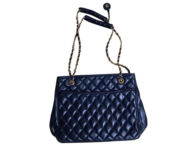 Bolsa de mão Chanel em couro azul marinho