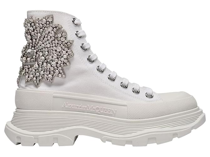 Alexander Mcqueen Tread Slick Low Sneakers in White Canvas Cloth  ref.686361