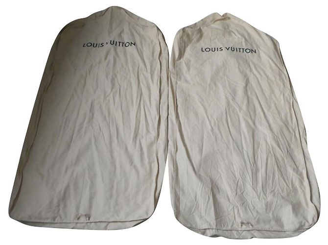 mucho 2 fundas louis vuitton nuevas nunca usadas Crema