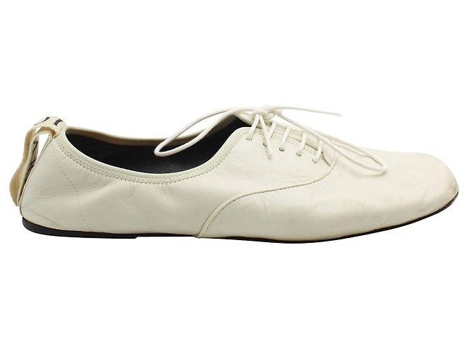 Loewe Sapatos Derby Brancos e Macios