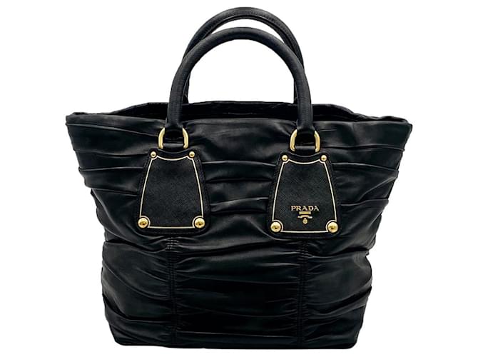 Prada Einkaufstasche aus schwarzem, geprägtem Nappaleder Golden  ref.690558
