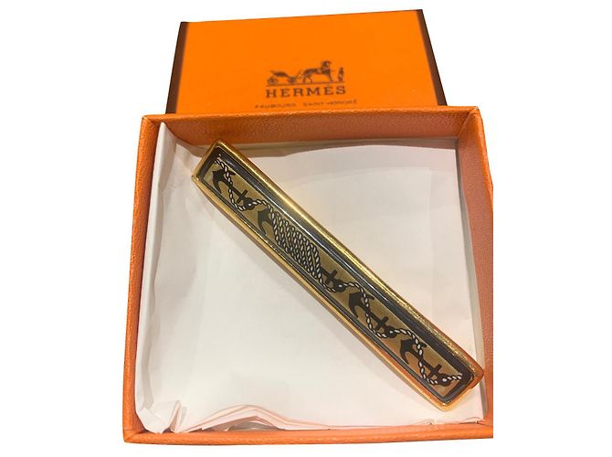 Broche Hermès Âncoras dourado e preto em esmalte 