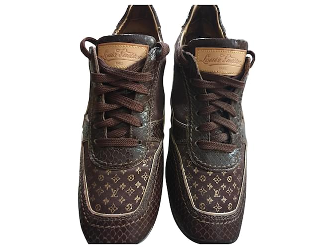 Louis Vuitton Lace ups Brown Leather  ref.690933