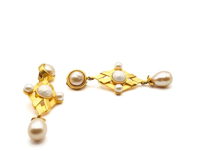 KARL LAGERFELD - Clip-On Pearl Drop conditionment Earrings Golden Metal Gold-plated  ref.691242