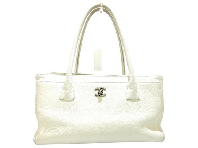 Chanel Executive White Leather  ref.691810