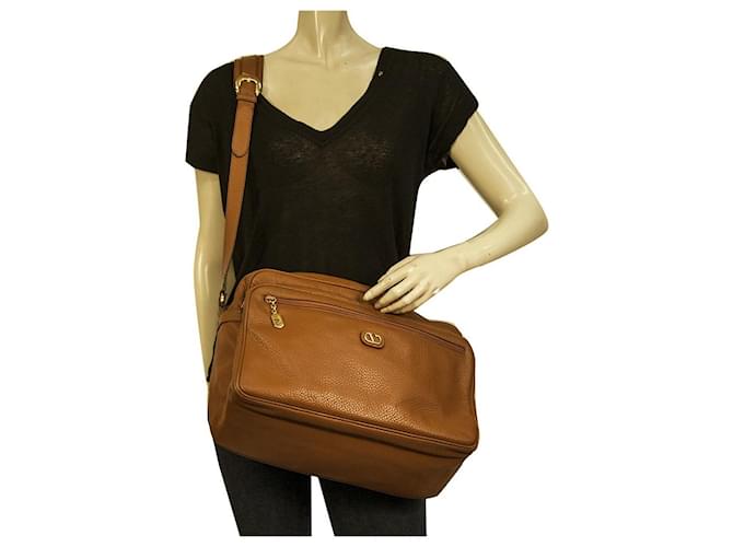 Valentino Garavani Tan Brown Leather Shoulder bag Business Unisex Handbag  ref.693303