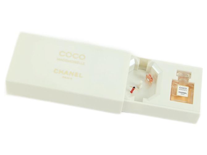 Mademoiselle perfume chanel Branco