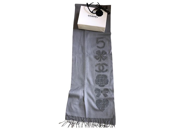 Bufanda Chanel de cachemira gris 