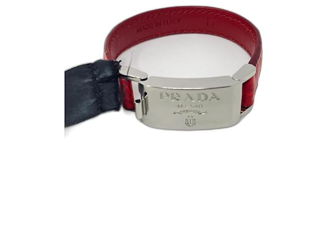 pulsera con logo de Prada Roja Cueros exoticos  ref.695795