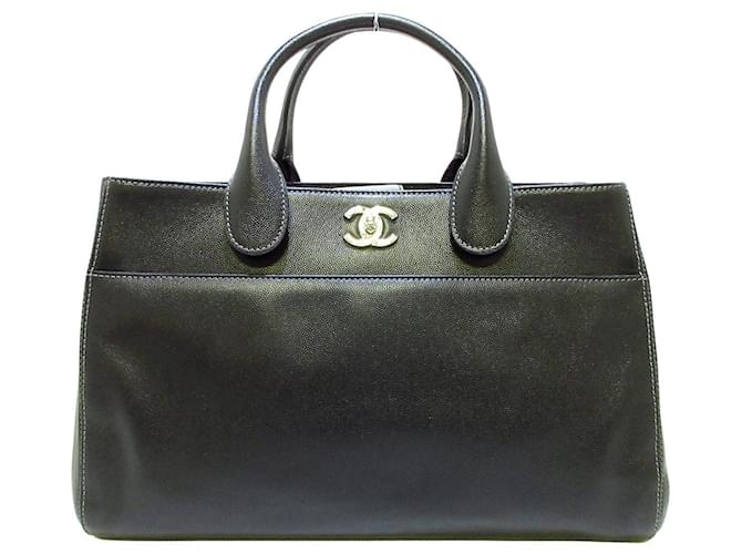 Chanel Executive Black Leather  ref.696418