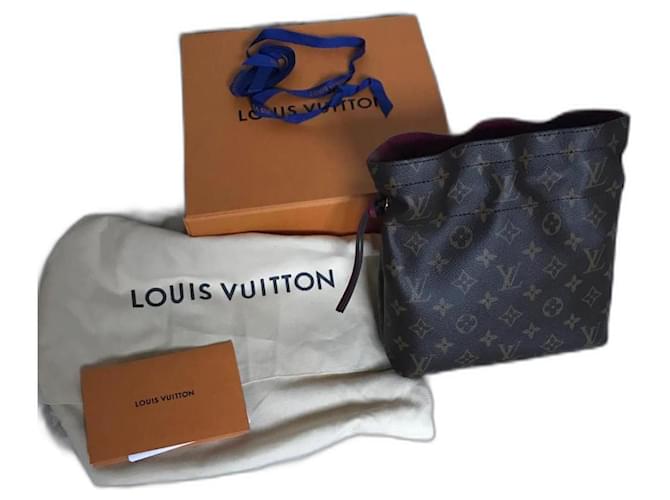 Citadines Louis Vuitton Esaurito Marrone Pelle  ref.697279