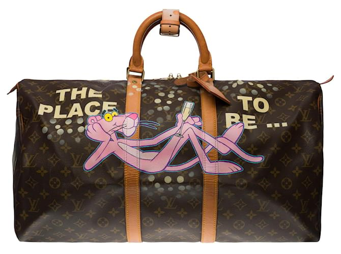 Linda mala de viagem Louis Vuitton Keepall 55 cm em tela Monograma personalizada pelo popular artista de arte de rua PatBo personalizou "Pink Panther loves Bubbles" Marrom Lona  ref.697333