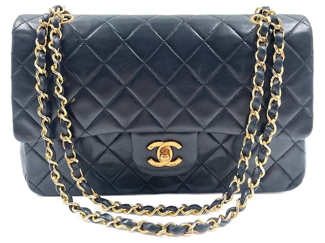 Black Leather Chanel Medium Flap Bag ref.697976 - Joli Closet