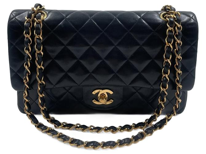 Black Leather Chanel Medium Flap Bag ref.697980 - Joli Closet