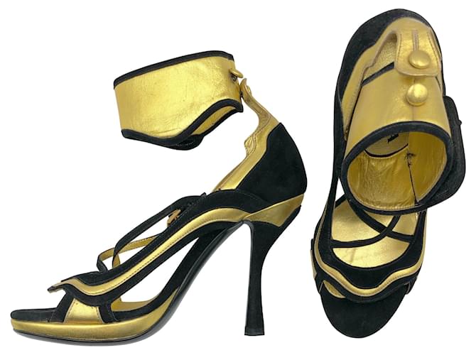 Prada-Sandalen aus schwarzem Leder mit metallischem Goldbesatz und Knöchelriemen  ref.698447