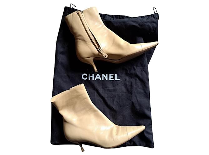 Chanel botas de tornozelo Areia Couro  ref.698641