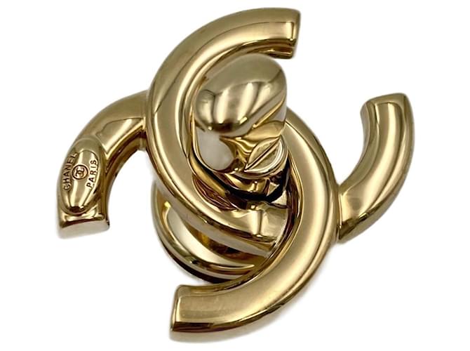 Other jewelry CHANEL CC gold turnlock clasp Golden Metal  ref.699840