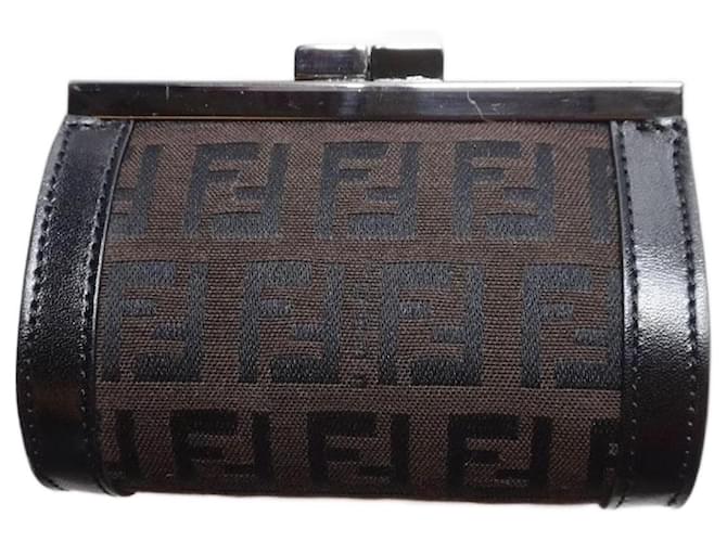 FENDI Kompakte Brieftasche Braun Leder  ref.700101