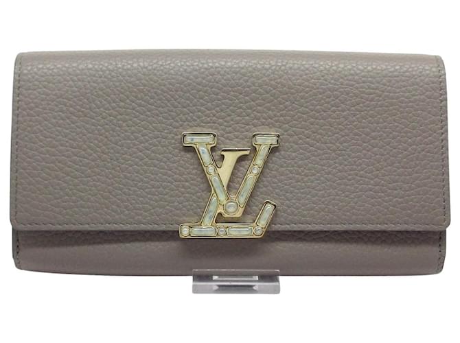Louis Vuitton Capucines Grau Leder  ref.700215