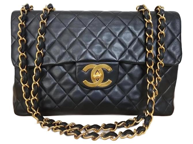 Chanel Vintage Jumbo preto acolchoado couro de cordeiro bolsa clássica atemporal com aba 24K hardware de ouro Gold hardware  ref.700405