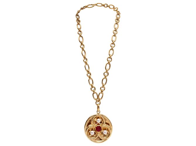 Collier Chanel avec médaillon Doré