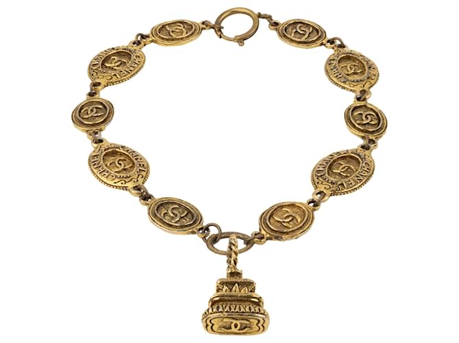 Chanel Seal Necklace Golden  ref.703608
