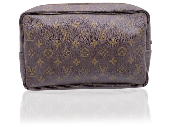 Louis Vuitton Artículos de tocador de lona con monograma vintage 28 Bolsa de cosméticos de belleza Castaño Lienzo  ref.704784
