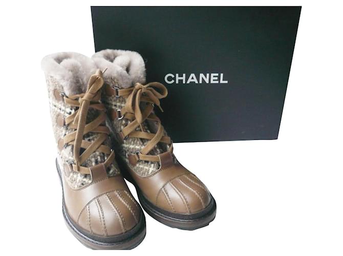 CHANEL Boots Lined with leather and café au lait tweed NEAR NEW