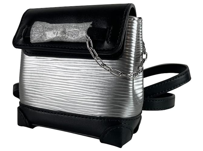Louis Vuitton Bijou de Sac Steamer Micro Negro Plata Cuero  ref.705799