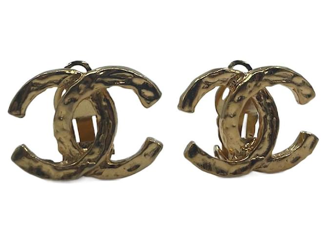 Boucles d'oreilles Chanel CC dorées Métal  ref.705928