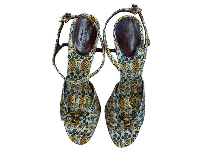 Gucci Pumps Hellgrün Stoff