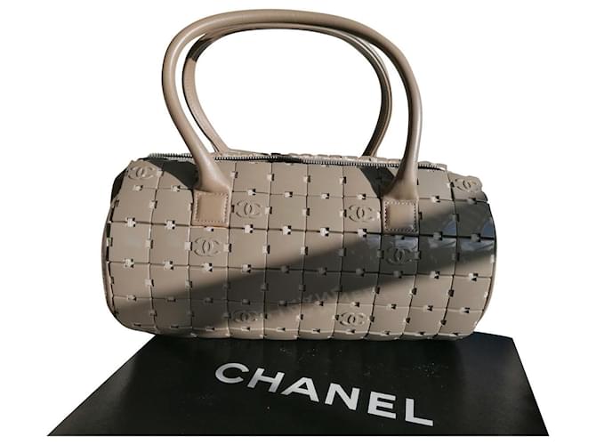 Coco Chanel Beige Grigio Pelle Plastica  ref.707716