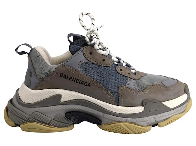 Balenciaga Triple S Sneakers in Grey Nubuck Leather  ref.709599
