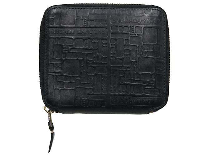Comme Des Garcons Comme Des Garçons Logo Embossed Wallet in Black Leather  ref.709618