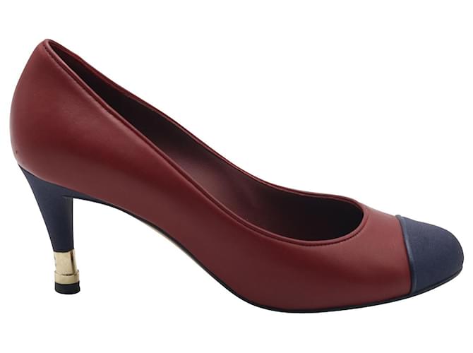 Zapatos de salón Chanel con puntera bicolor en cuero rojo Roja  ref.709643