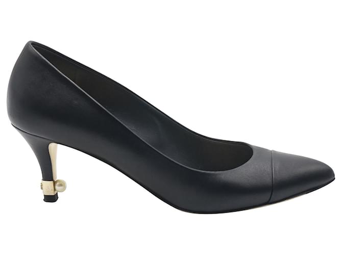 Zapatos de tacón Chanel Pearl CC en piel de cordero negra Negro Cuero  ref.709859