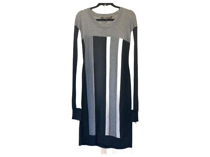 Bcbg Max Azria Vestido suéter de manga comprida BCBGMaxazria em bloco de cores cinza e preto