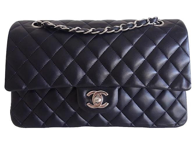 Timeless Chanel Classic mittlere Tasche Marineblau Leder  ref.711301