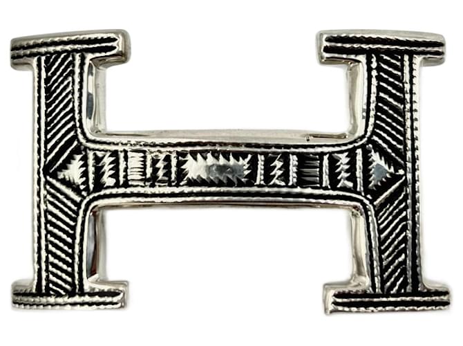 HERMÈS: Rare hand-engraved solid silver TOUAREG belt buckle 32 MM Silvery  ref.712476